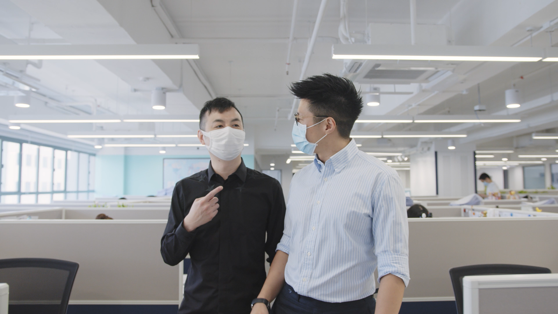 今次裝修工程在新冠疫情期間進行，環境衞生是其中一項保護員工的因素，他們便建議我們使用光觸媒抗菌技術，以霧化方法在辦公室每個角落，覆蓋一層可有效殺死細菌，以及阻止冠狀病毒生存的納米銀離子透明塗層，非常貼心。