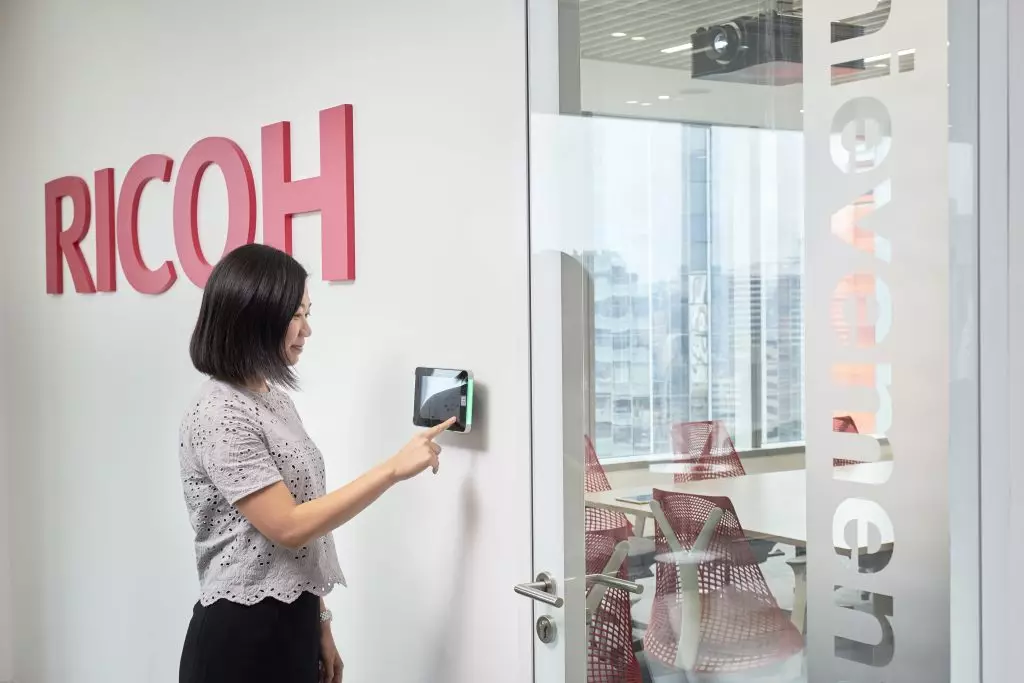 理光（香港）致力推動智能工作間的發展，並會深入了解客戶需求，專注地為客戶提供個性化的解決方案，從而幫助企業實現新的系統和流程，持續改善表現。為追求更好的成效，由於堅持不斷創新和提升服務質量，因此在業界贏得了優勢。
